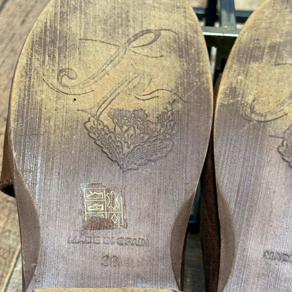 Mont Blanc Leather Sandal
FREE PEOPLE - Picture 6 of 10